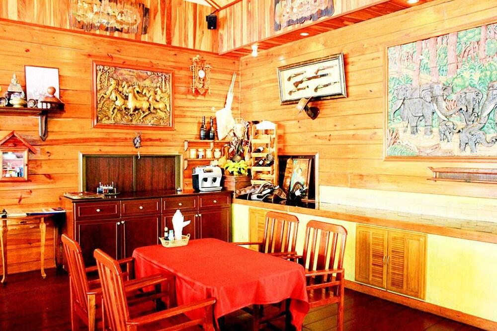 restaurant cafeteria