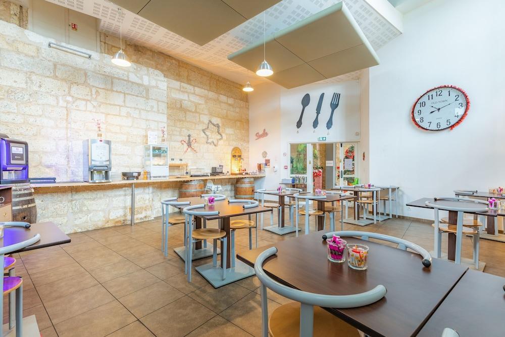 restaurant cafeteria
