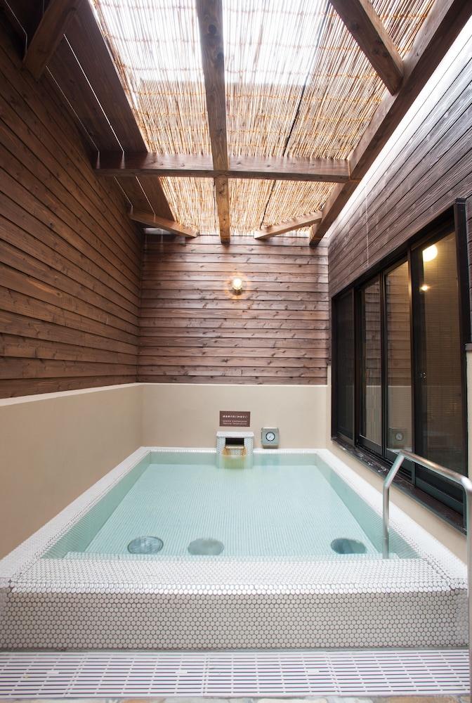 swimming pool spa