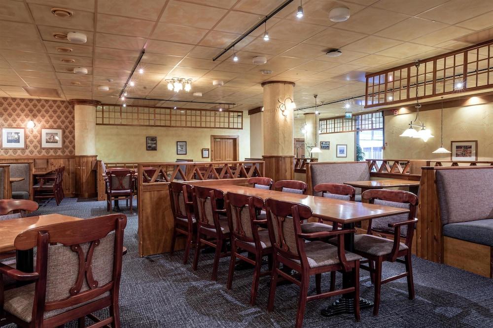 restaurant cafeteria