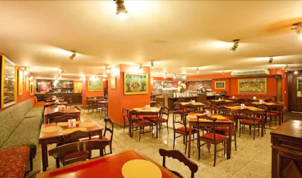 restaurant cafeteria
