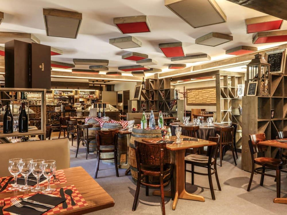 restaurant cafeteria