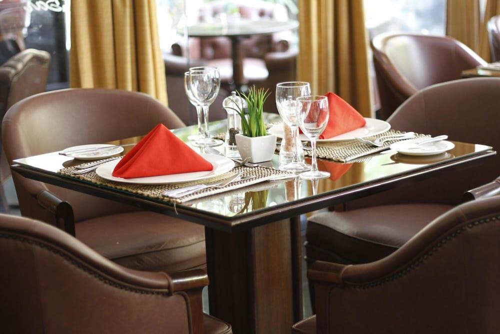 restaurant cafeteria