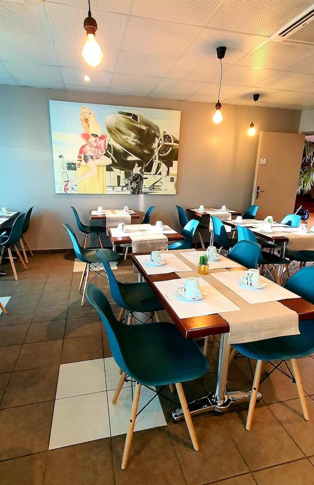 restaurant cafeteria