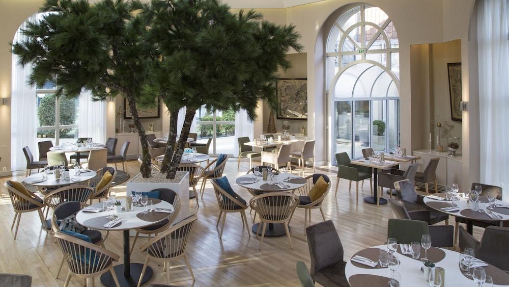 restaurant cafeteria