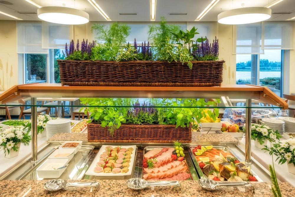 restaurant-cafeteria
