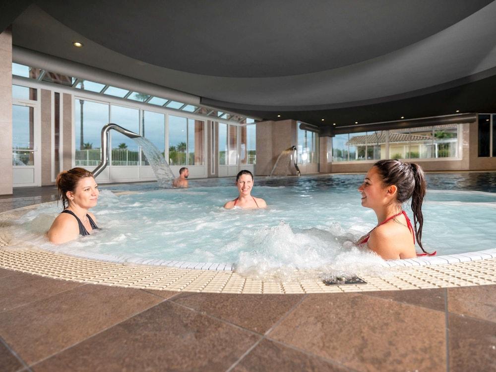 swimming pool spa