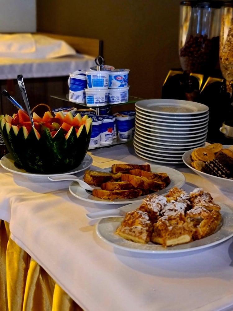 restaurant cafeteria