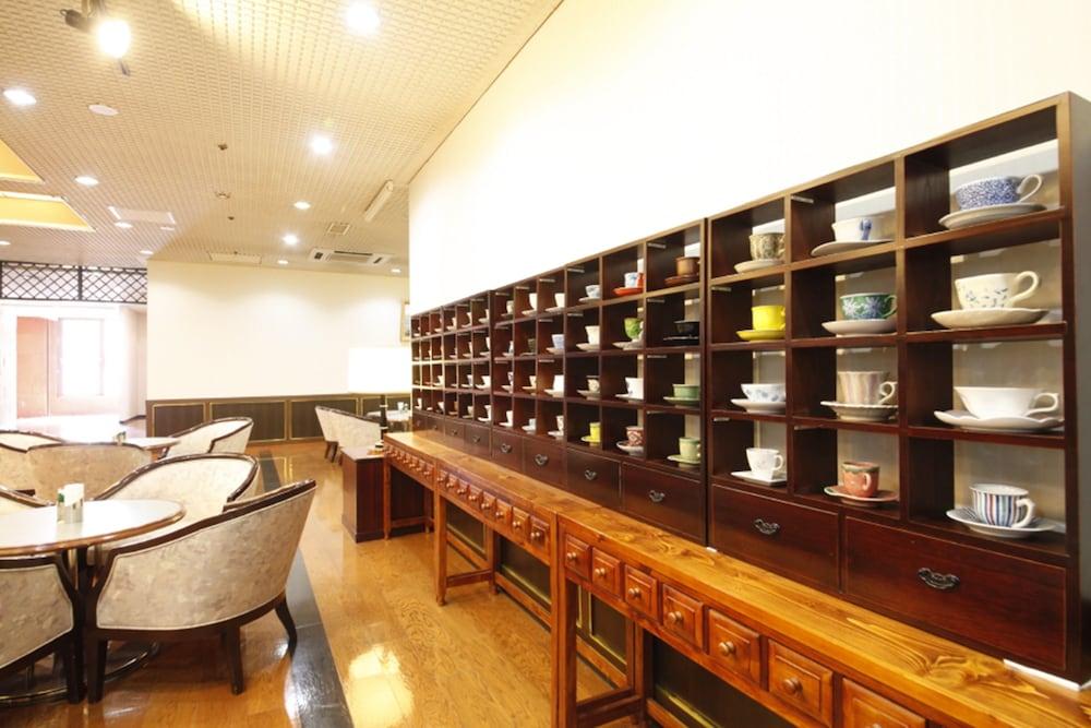 restaurant cafeteria