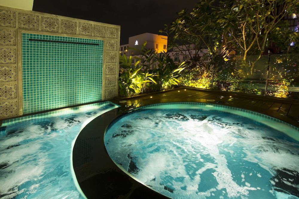 swimming pool spa