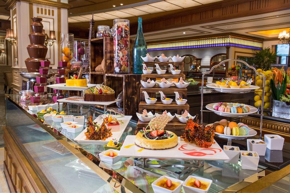 restaurant cafeteria