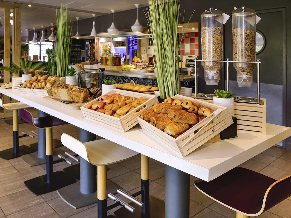 restaurant cafeteria