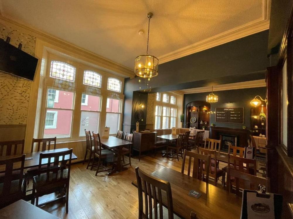 restaurant cafeteria
