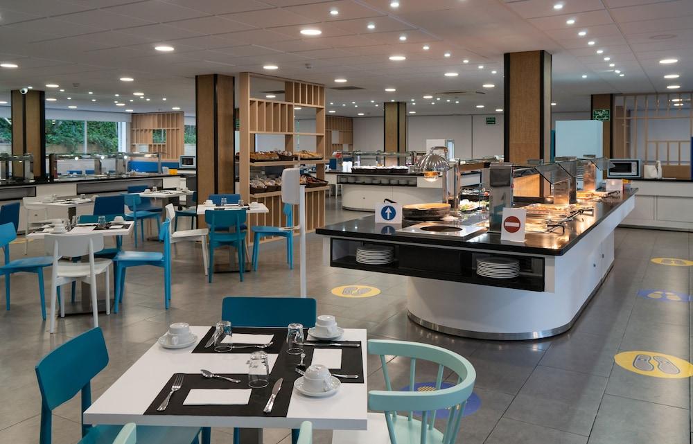 restaurant cafeteria