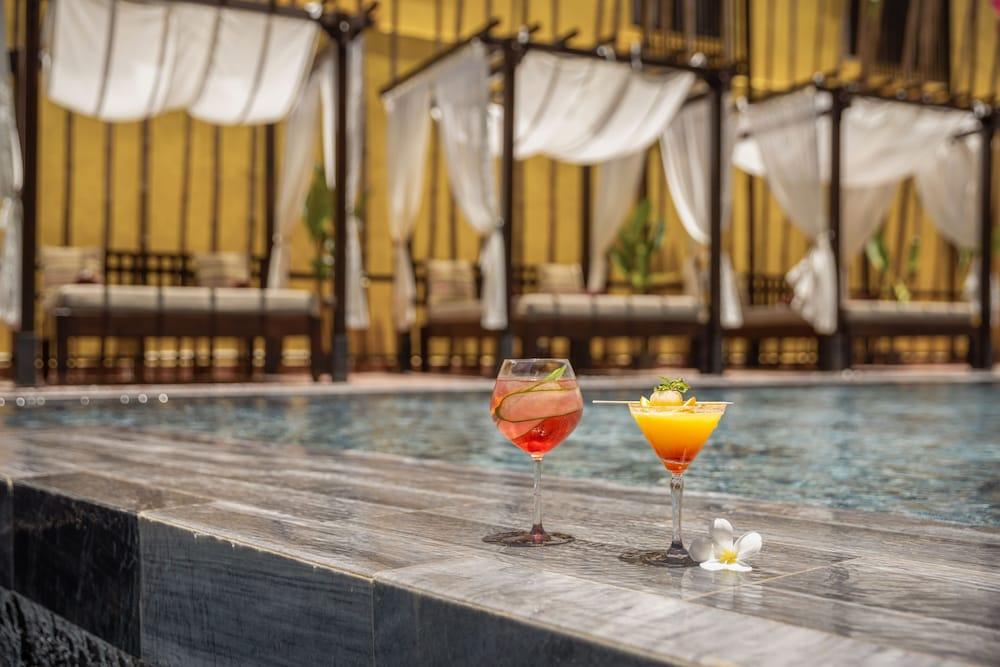 swimming pool spa