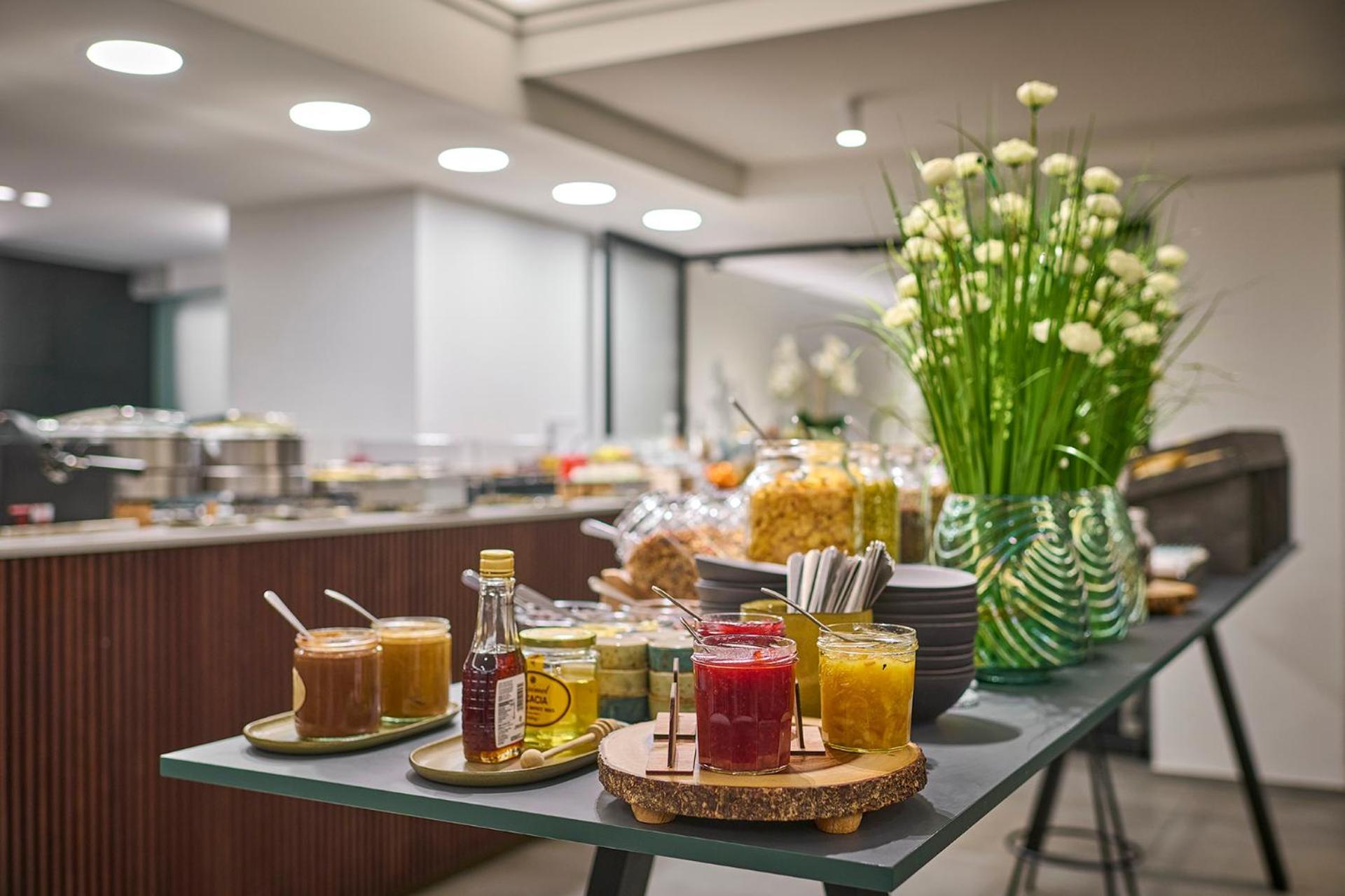 restaurant cafeteria
