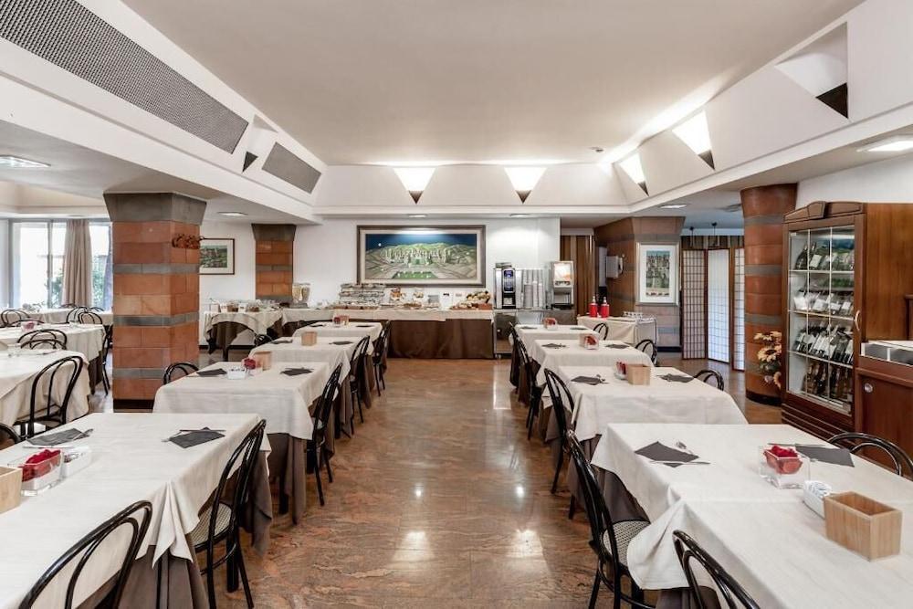 restaurant cafeteria