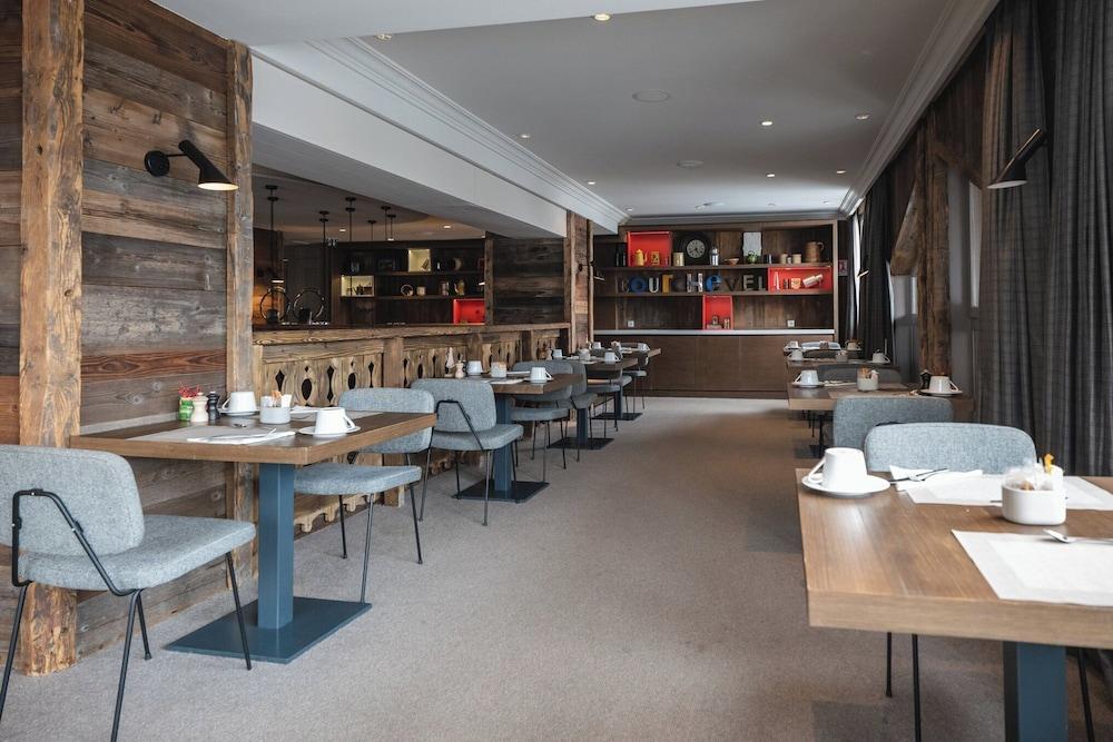 restaurant cafeteria