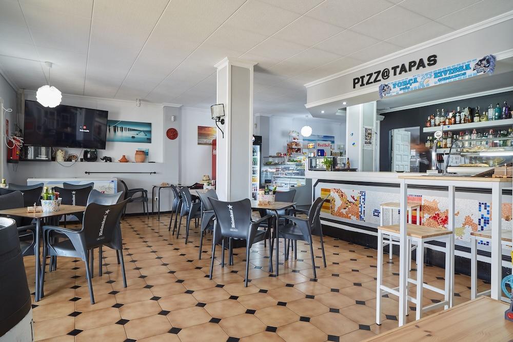 restaurant cafeteria