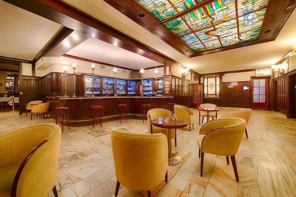 restaurant-cafeteria
