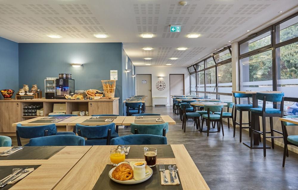 restaurant cafeteria
