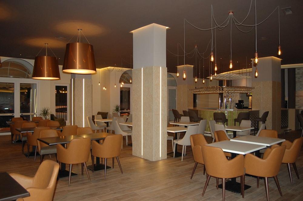 restaurant-cafeteria