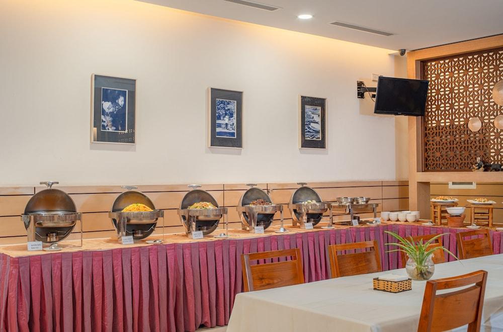 restaurant cafeteria