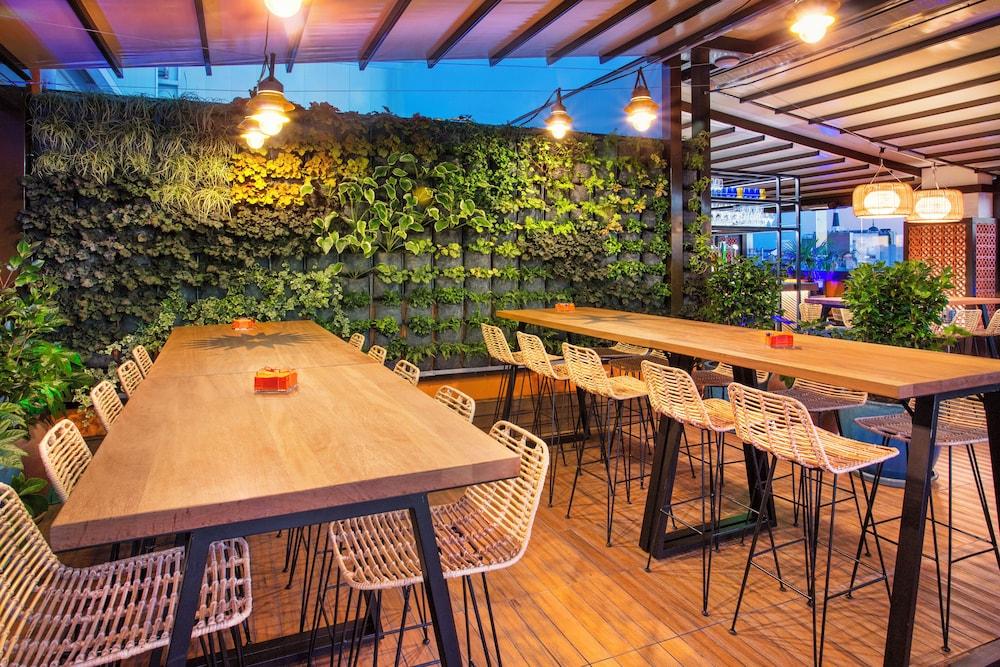 restaurant cafeteria