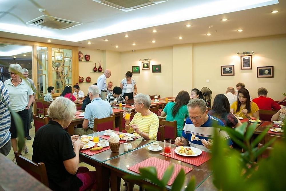 restaurant cafeteria