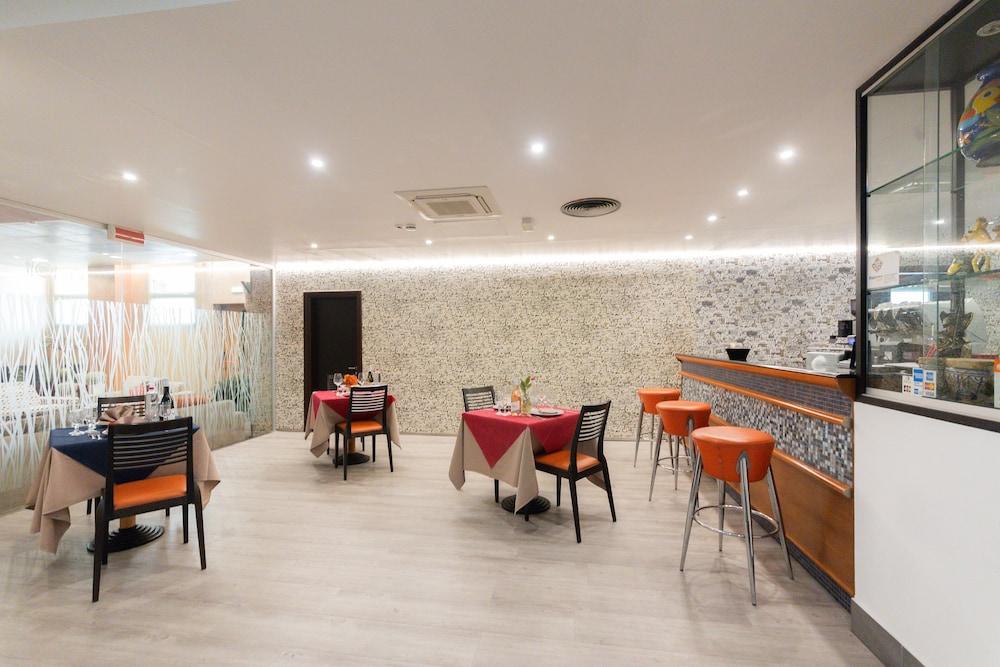 restaurant cafeteria