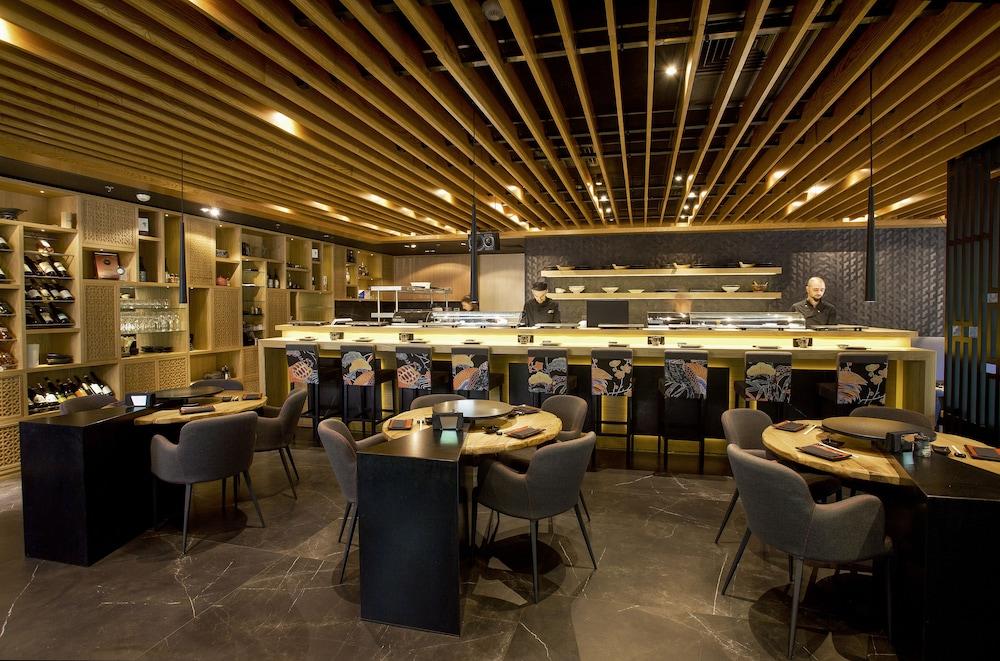 restaurant cafeteria