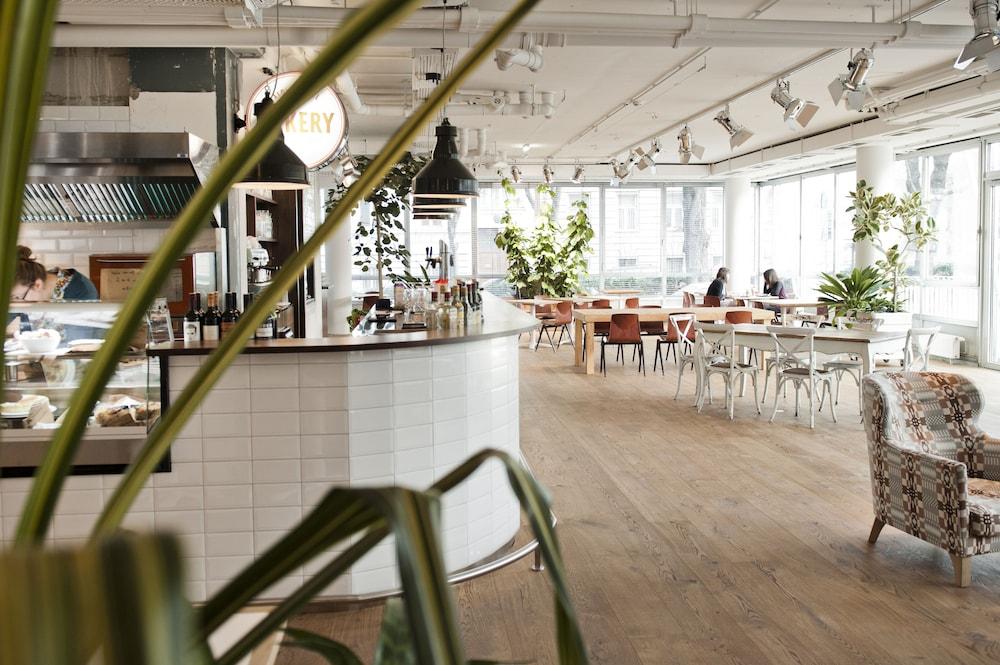 restaurant cafeteria