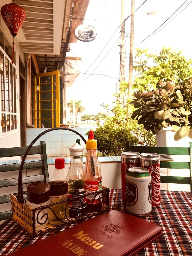 restaurant cafeteria