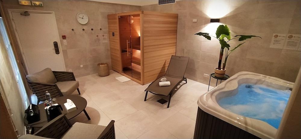 swimming pool spa