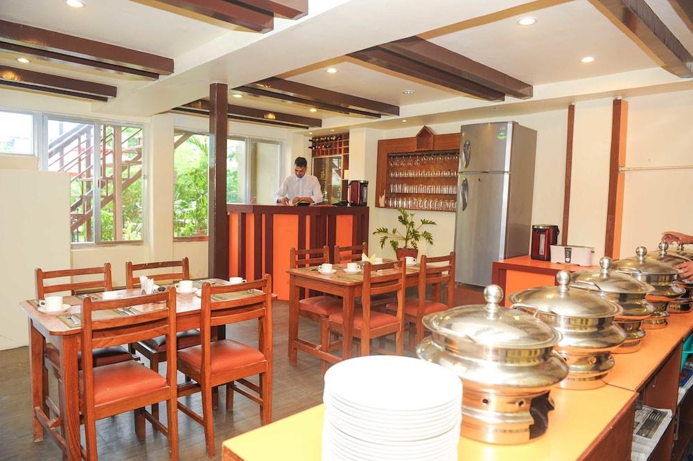 restaurant cafeteria