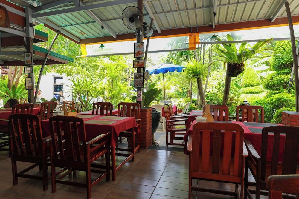 restaurant cafeteria