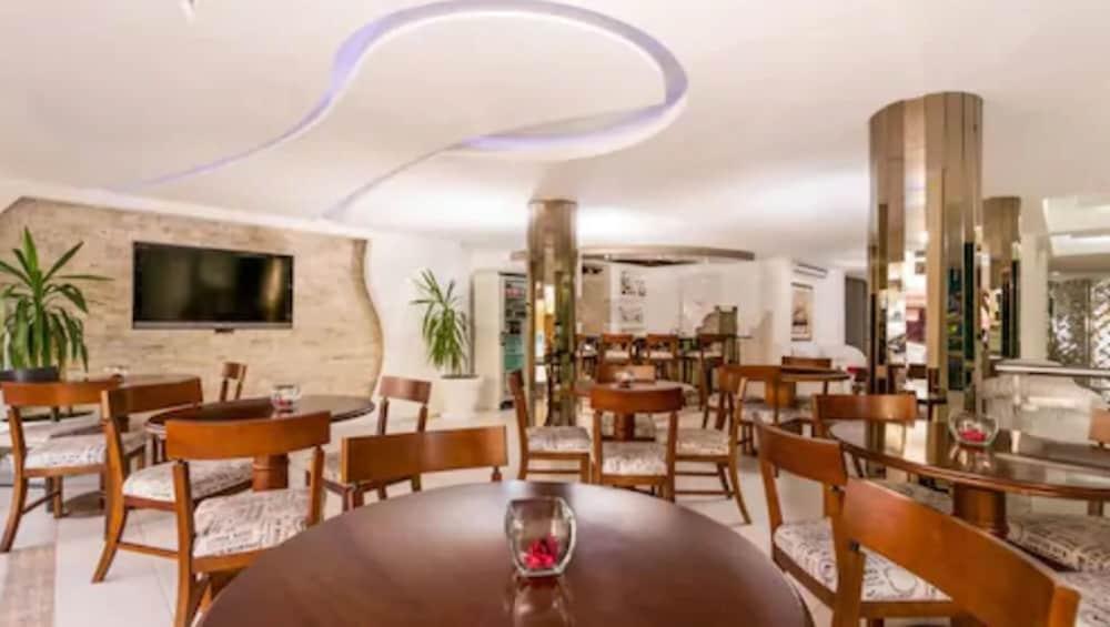 restaurant-cafeteria