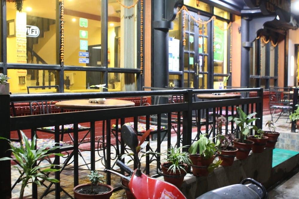 restaurant cafeteria