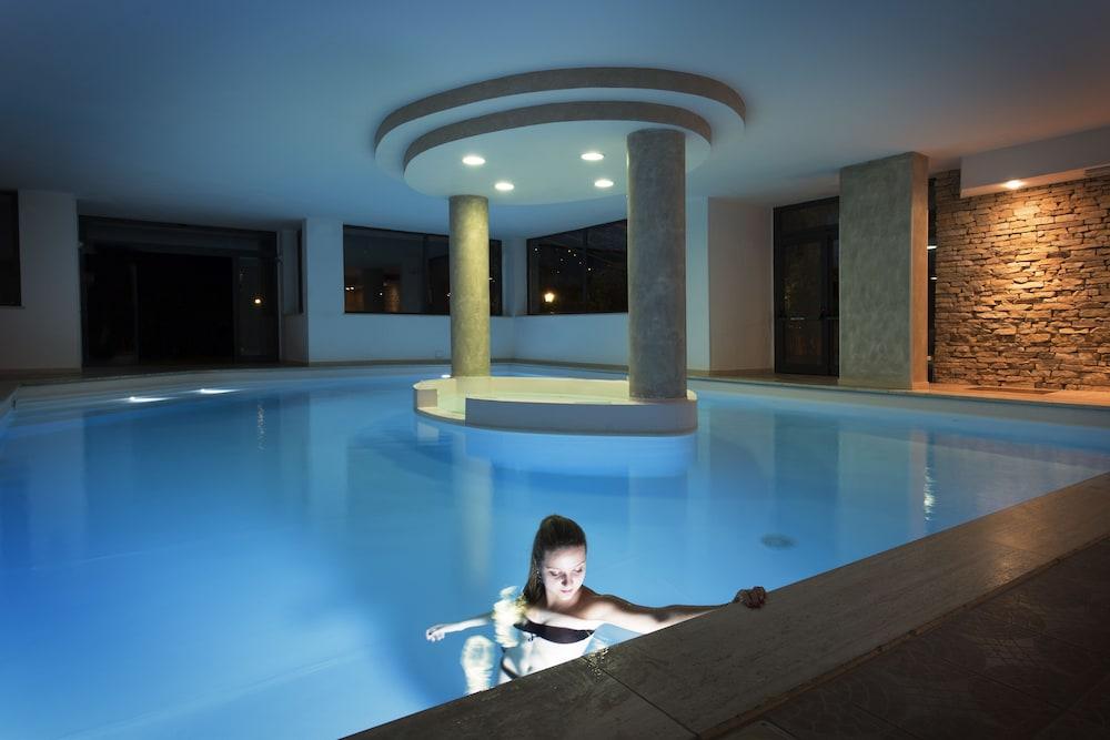 swimming pool spa