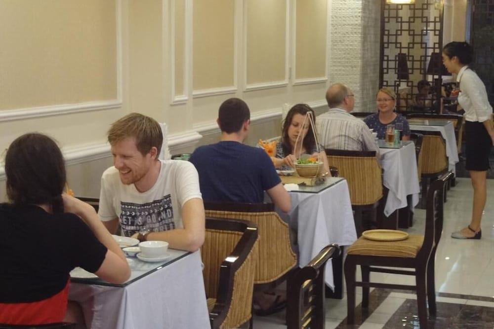 restaurant cafeteria