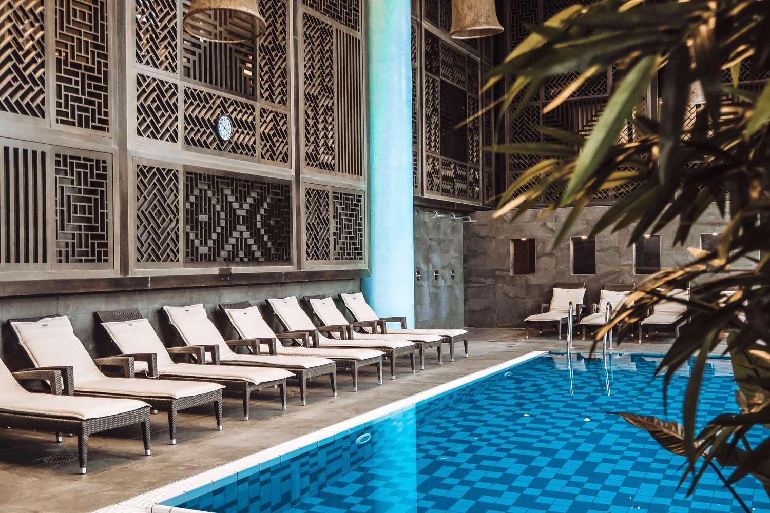 swimming pool spa