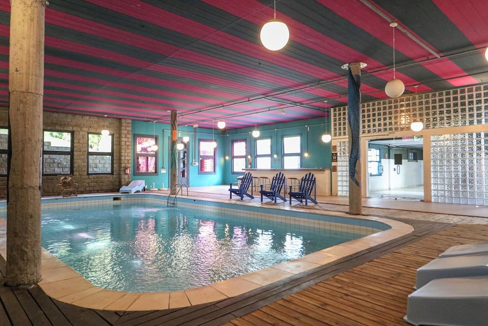 swimming pool spa