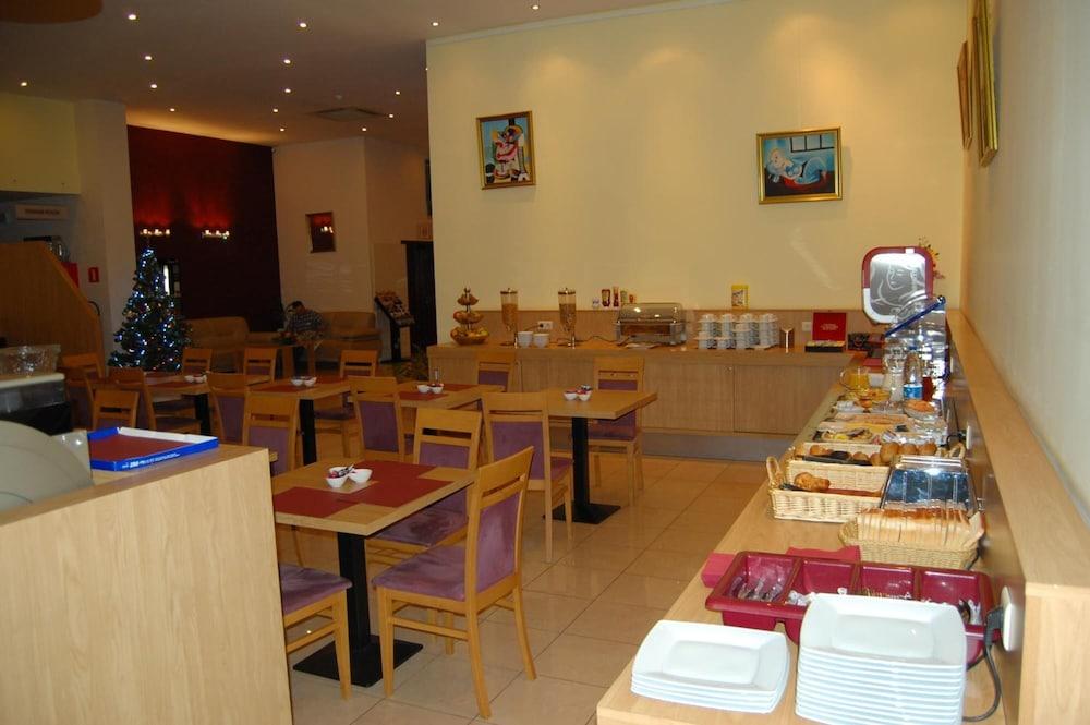 restaurant cafeteria