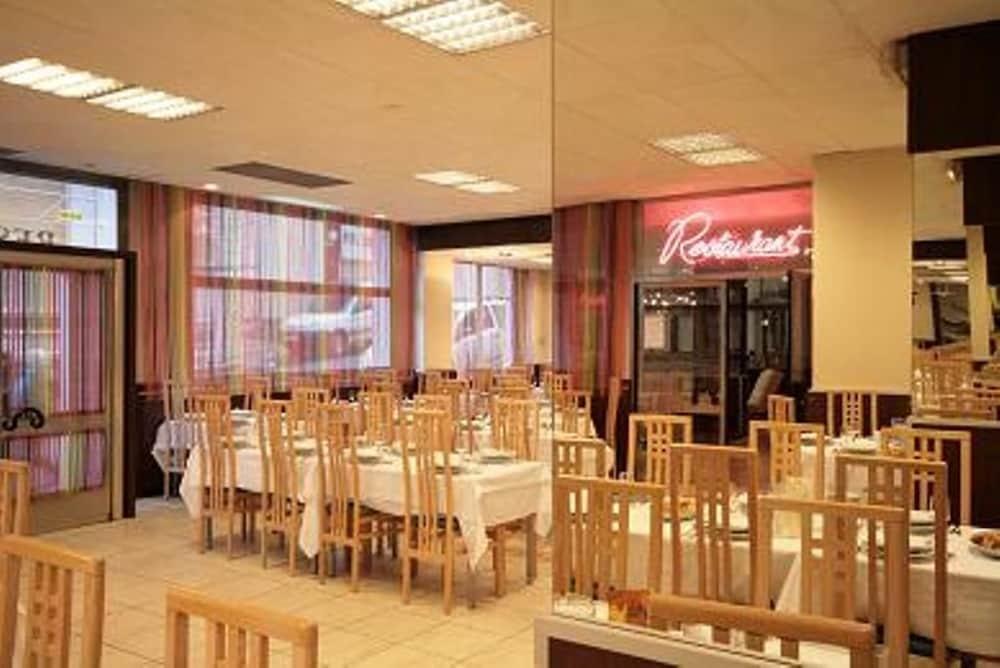 restaurant cafeteria