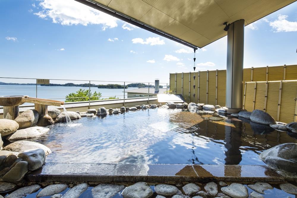 swimming pool spa