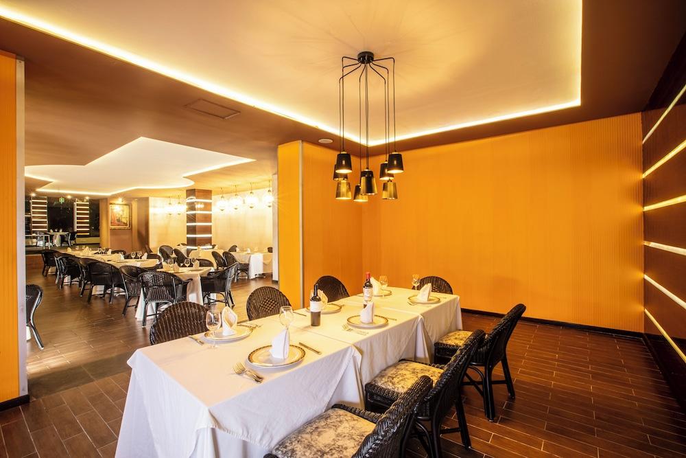 restaurant cafeteria