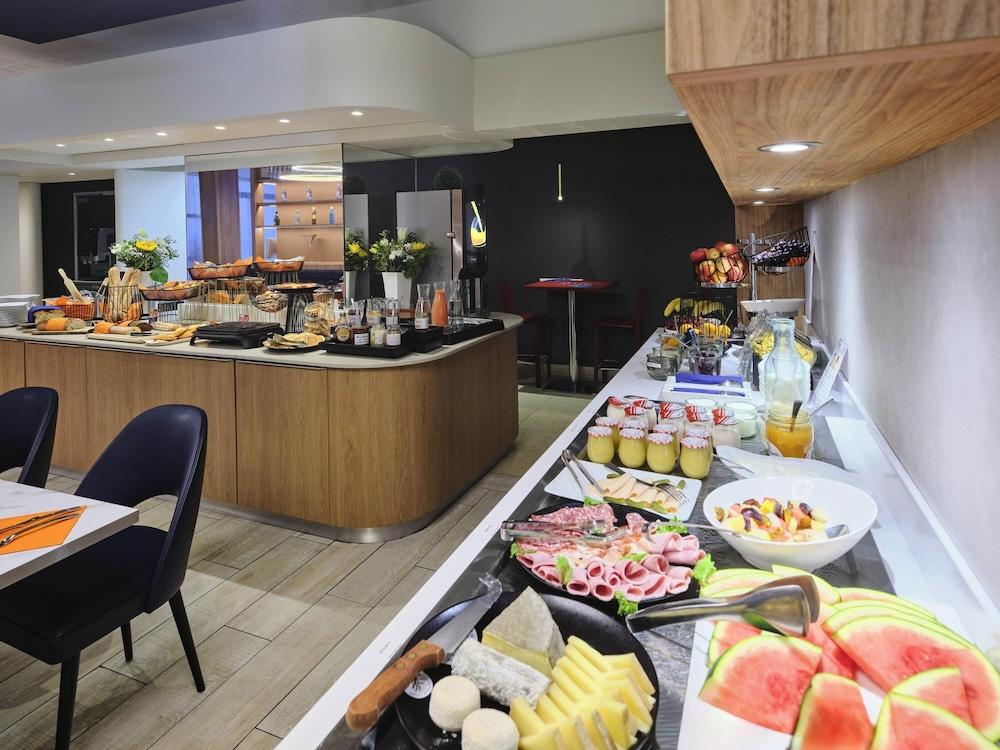 restaurant cafeteria
