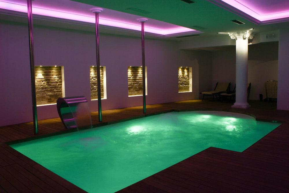 swimming pool spa