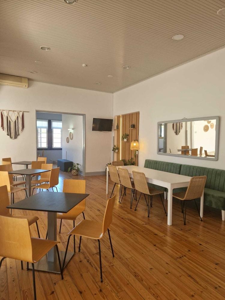 restaurant-cafeteria
