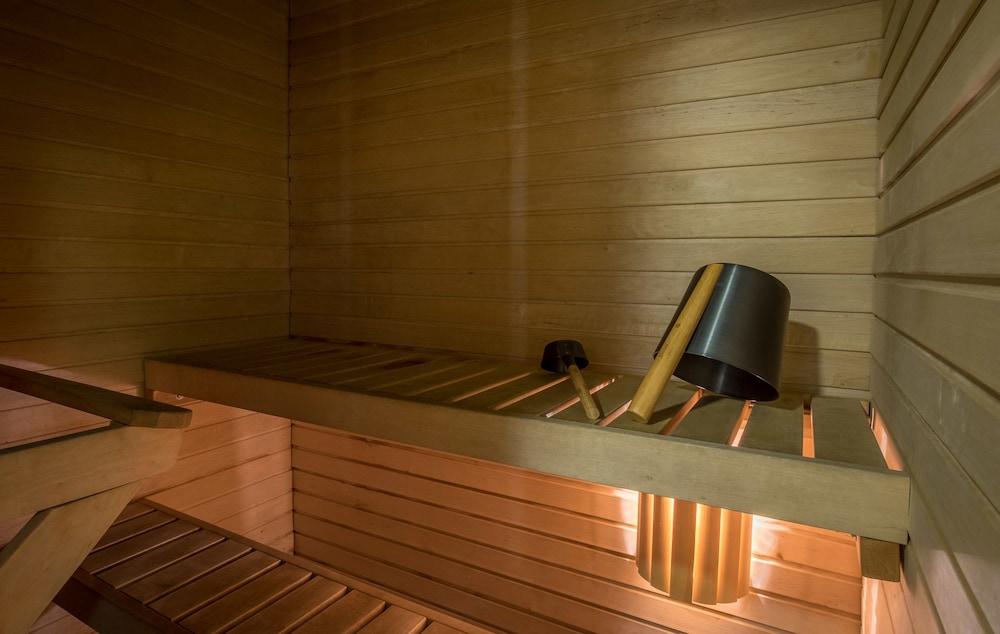 swimming pool spa